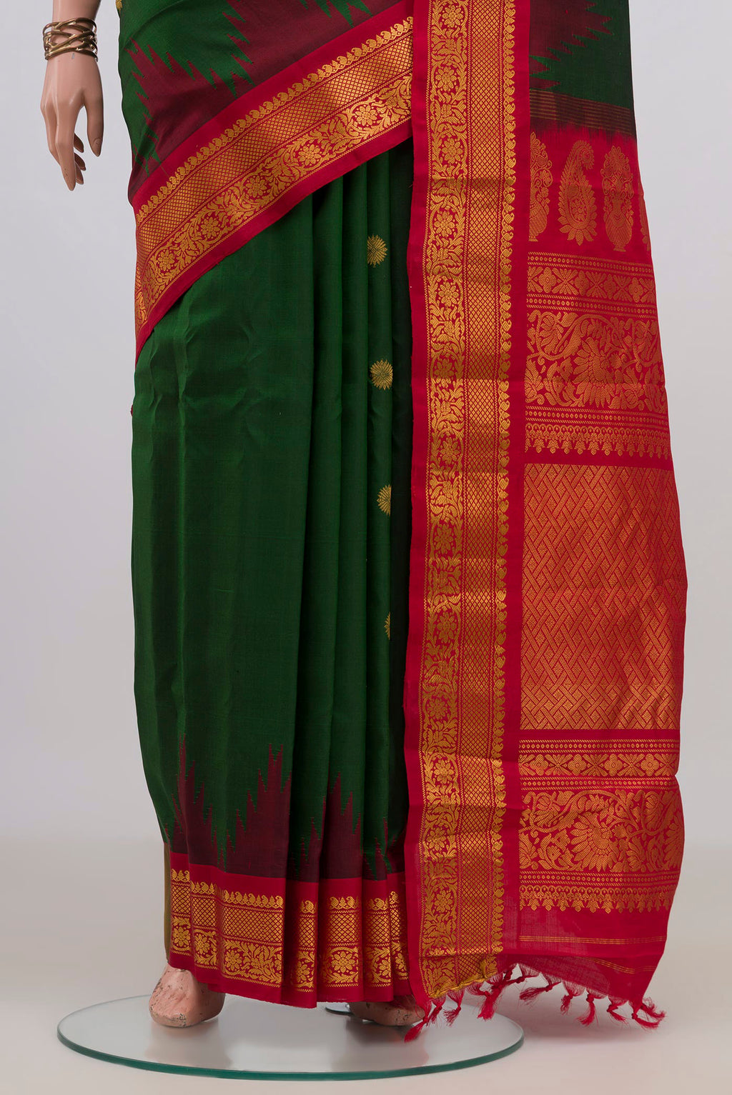 Pleats and pallu of Pure Silk Bottle Green Gadwal Saree with Zari Butta on the body and Zari Border. 