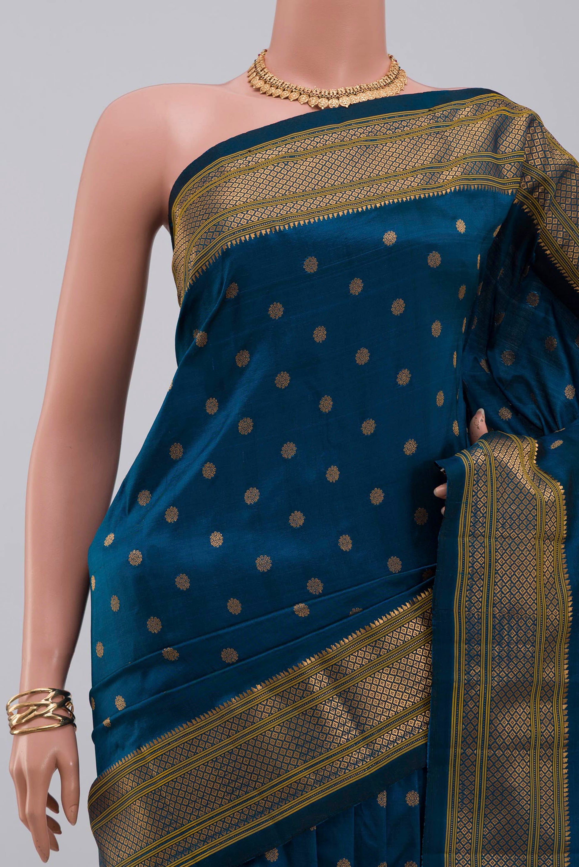 Border image of Blue Gadwal Silk Saree with Zari Butta on the body and Zari Border. 