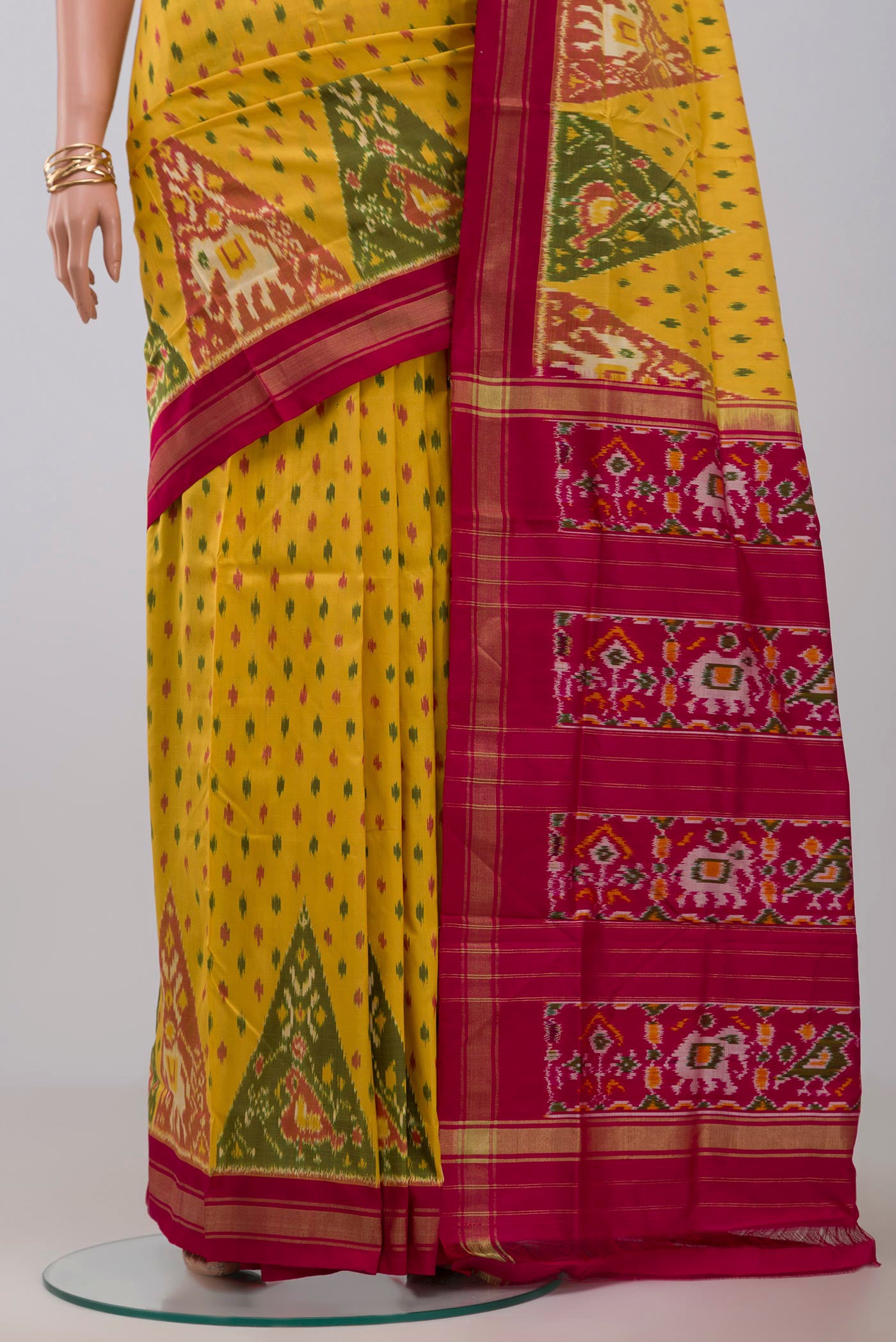 Pleats and pallu of Yellow Pochampally Silk Saree with Ikat design on the body and Thin Zari Line. 