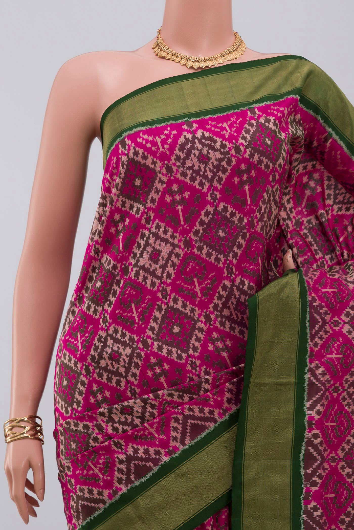 Border image of Pink Pochampally Saree with Ikat Print on the body and Zari Border. 