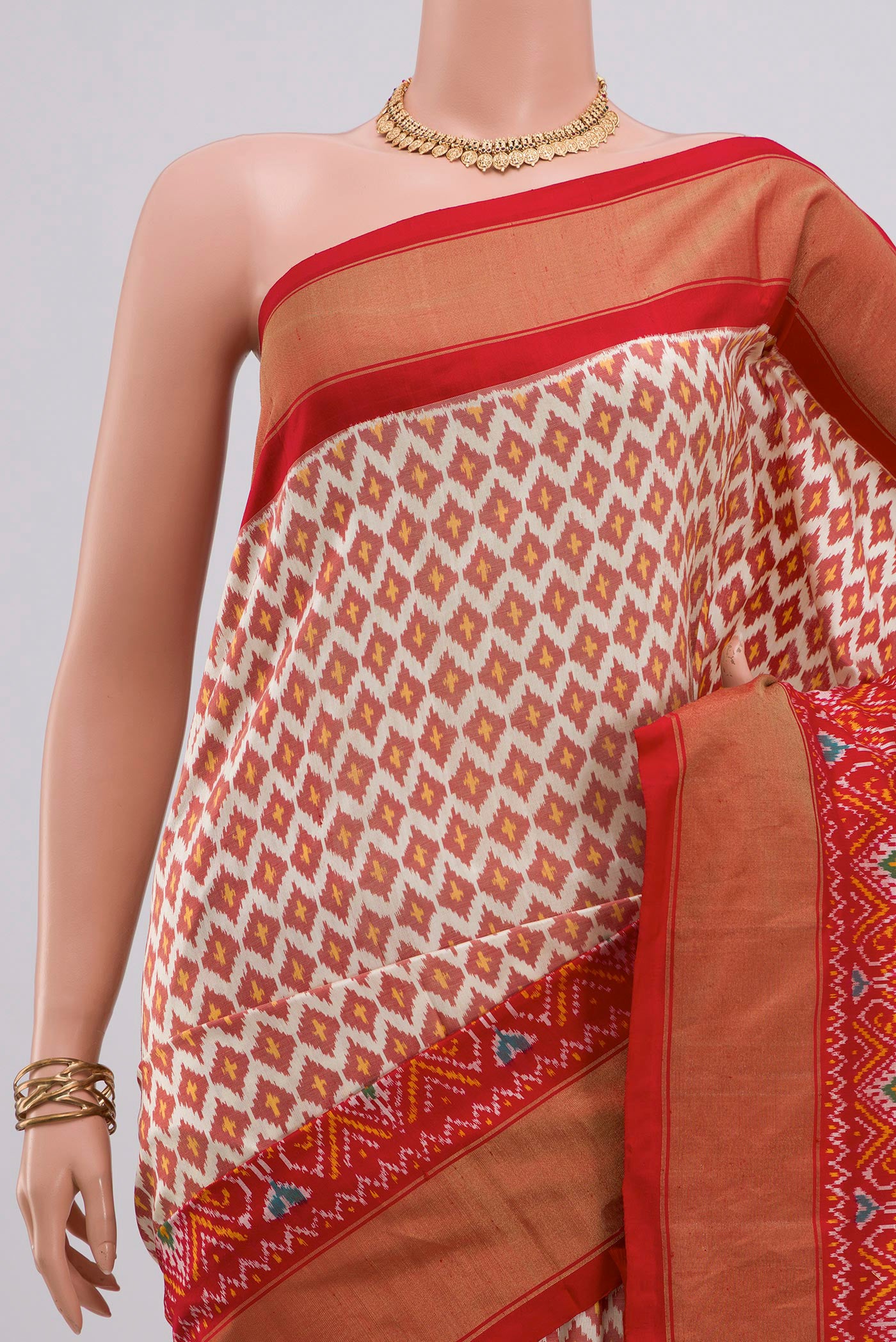Border image of Cream Pochampally Saree with Ikat design on the body and Ikat Border. 