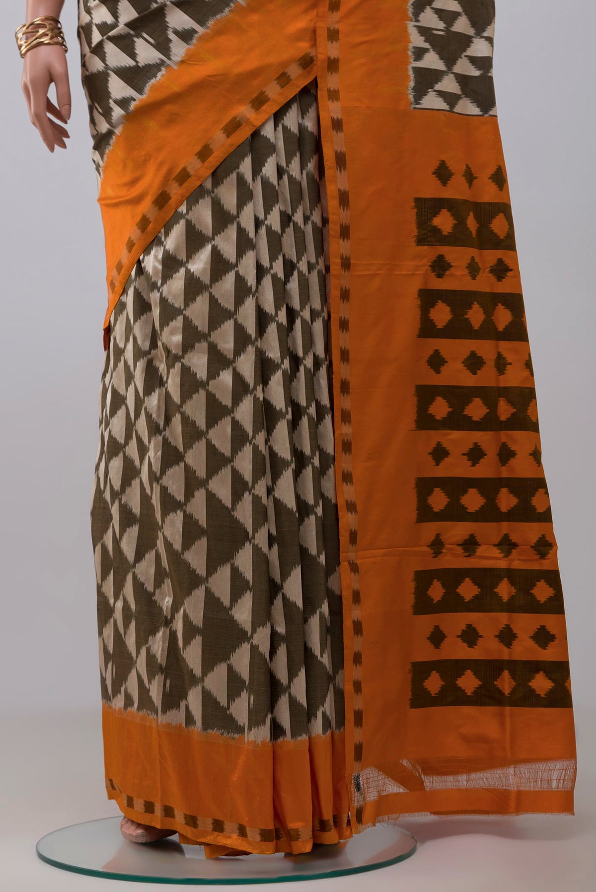 Pleats and pallu of Cream Pochampally Silk Saree with Ikat design on the body and Plain Border. 