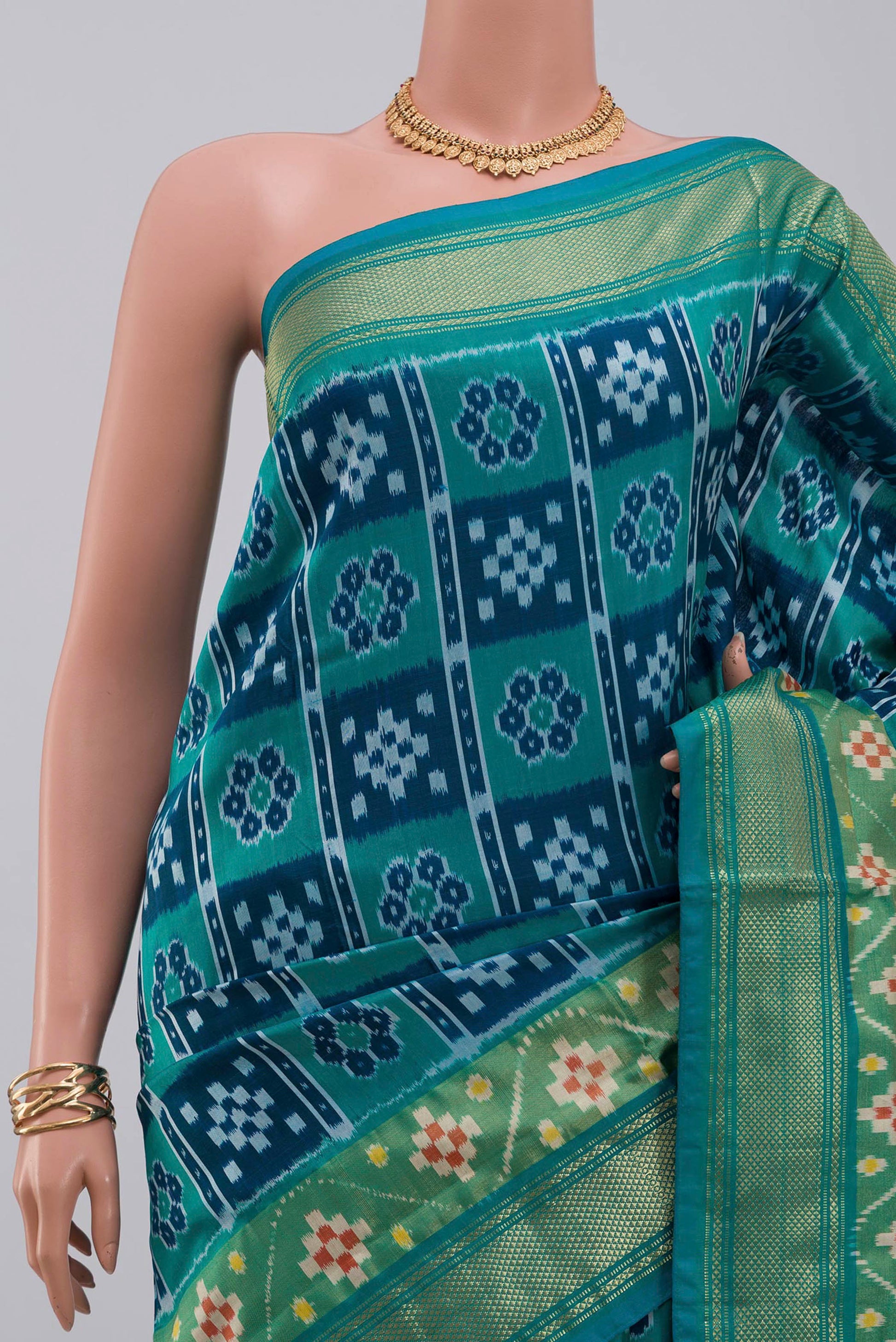 Border image of Green Pochampally Silk Saree with Ikat design on the body and Zari Border. 