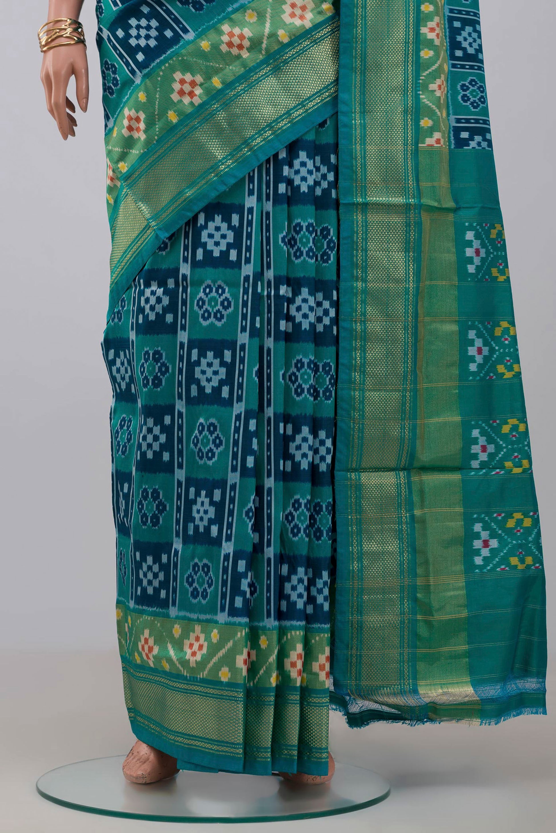 Pleats and pallu of Green Pochampally Silk Saree with Ikat design on the body and Zari Border. 