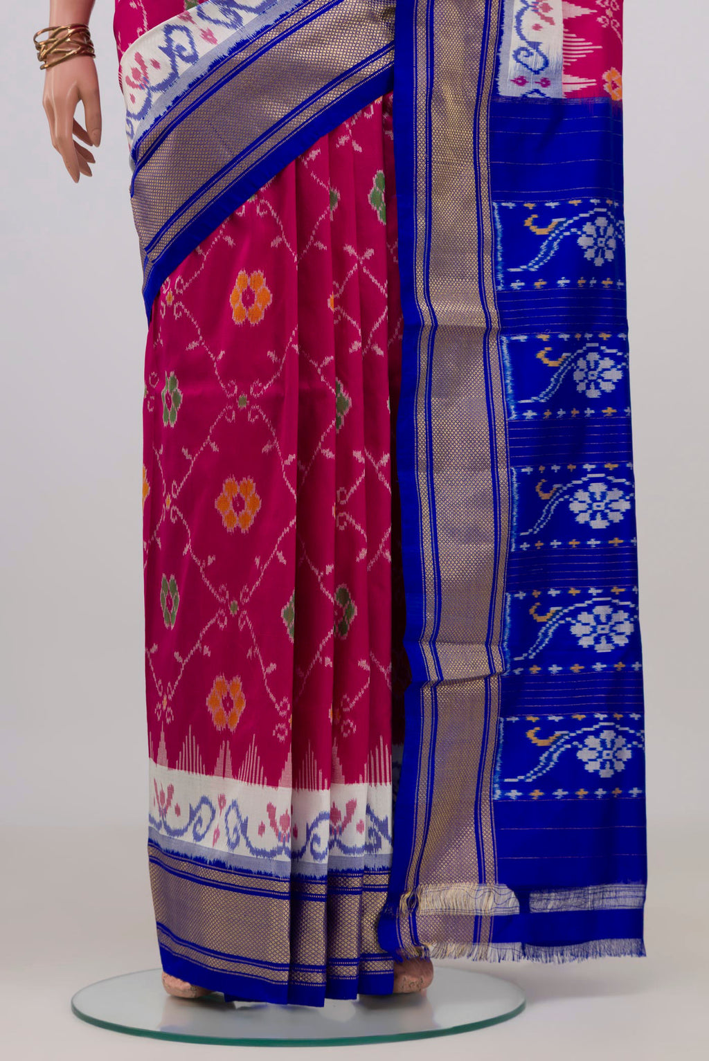 Pleats and pallu of Pink Pochampally Silk Saree with Ikat design on the body and Zari Border. 