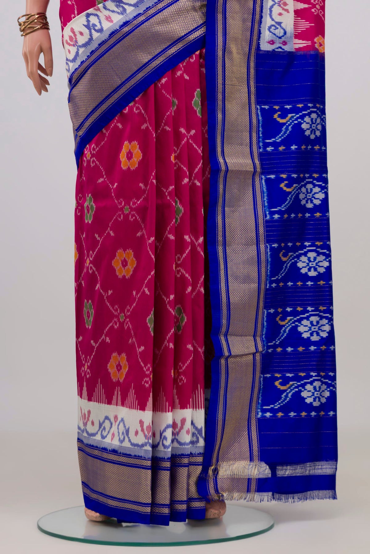 Pleats and pallu of Pink Pochampally Silk Saree with Ikat design on the body and Zari Border. 