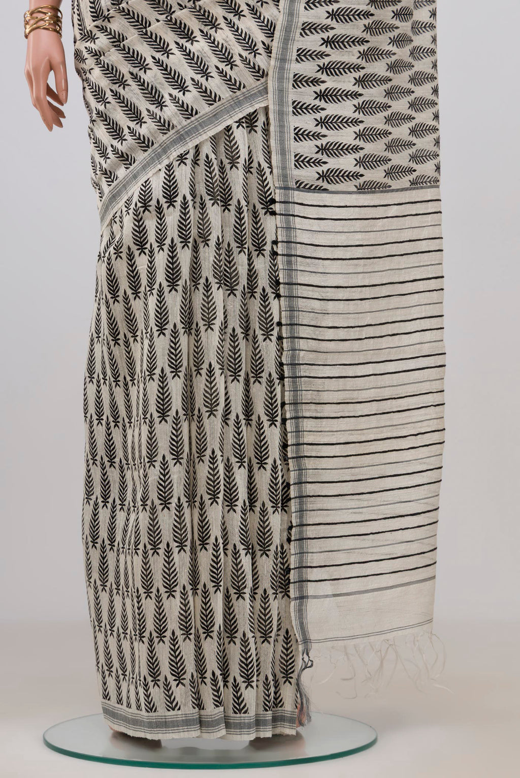 Pleats and pallu of White Tussar Silk Saree with Printed design on the body and Plain Border. 