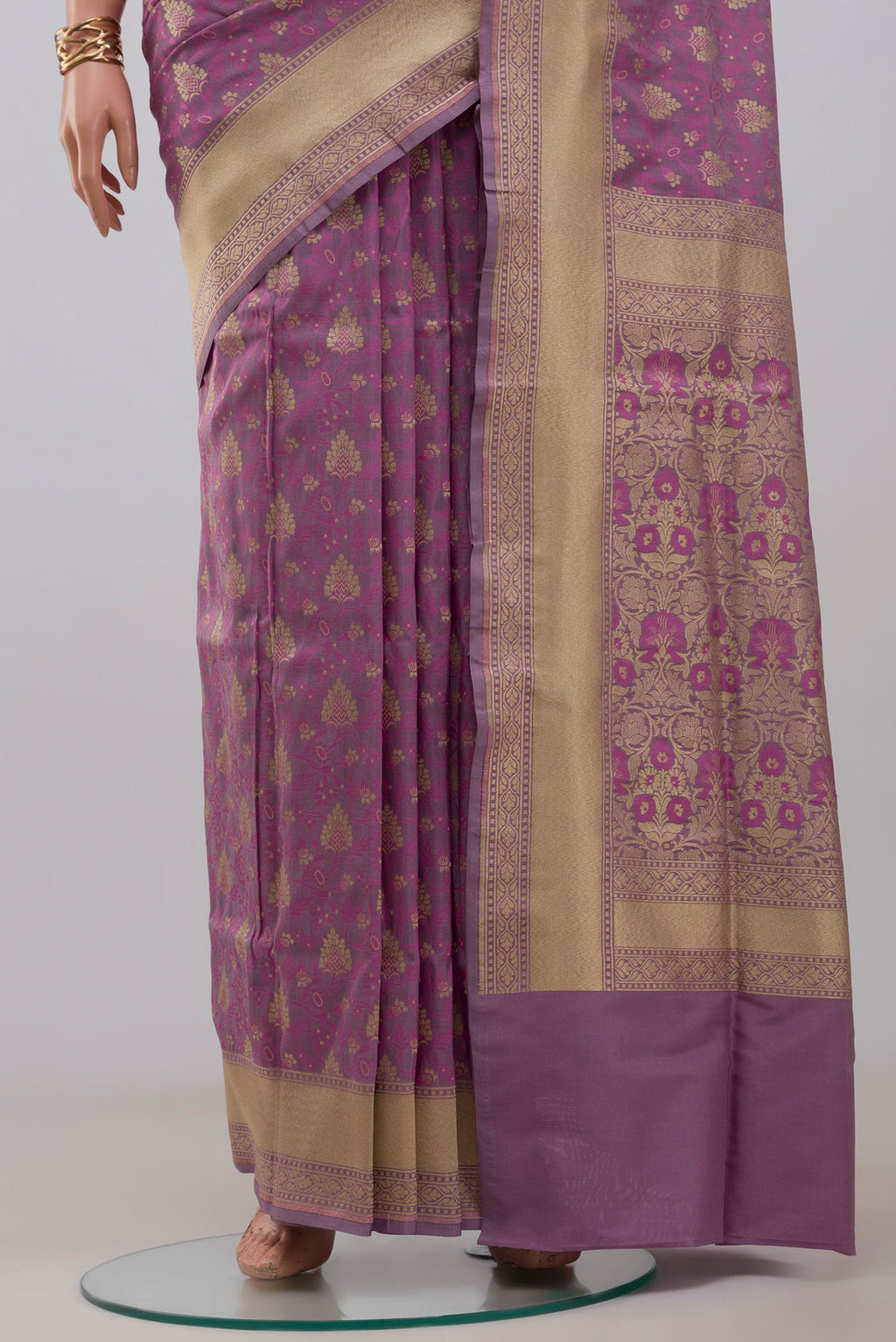 Pleats and pallu of Lavender Banarasi Saree with Fancy on the body and Fancy Border. 