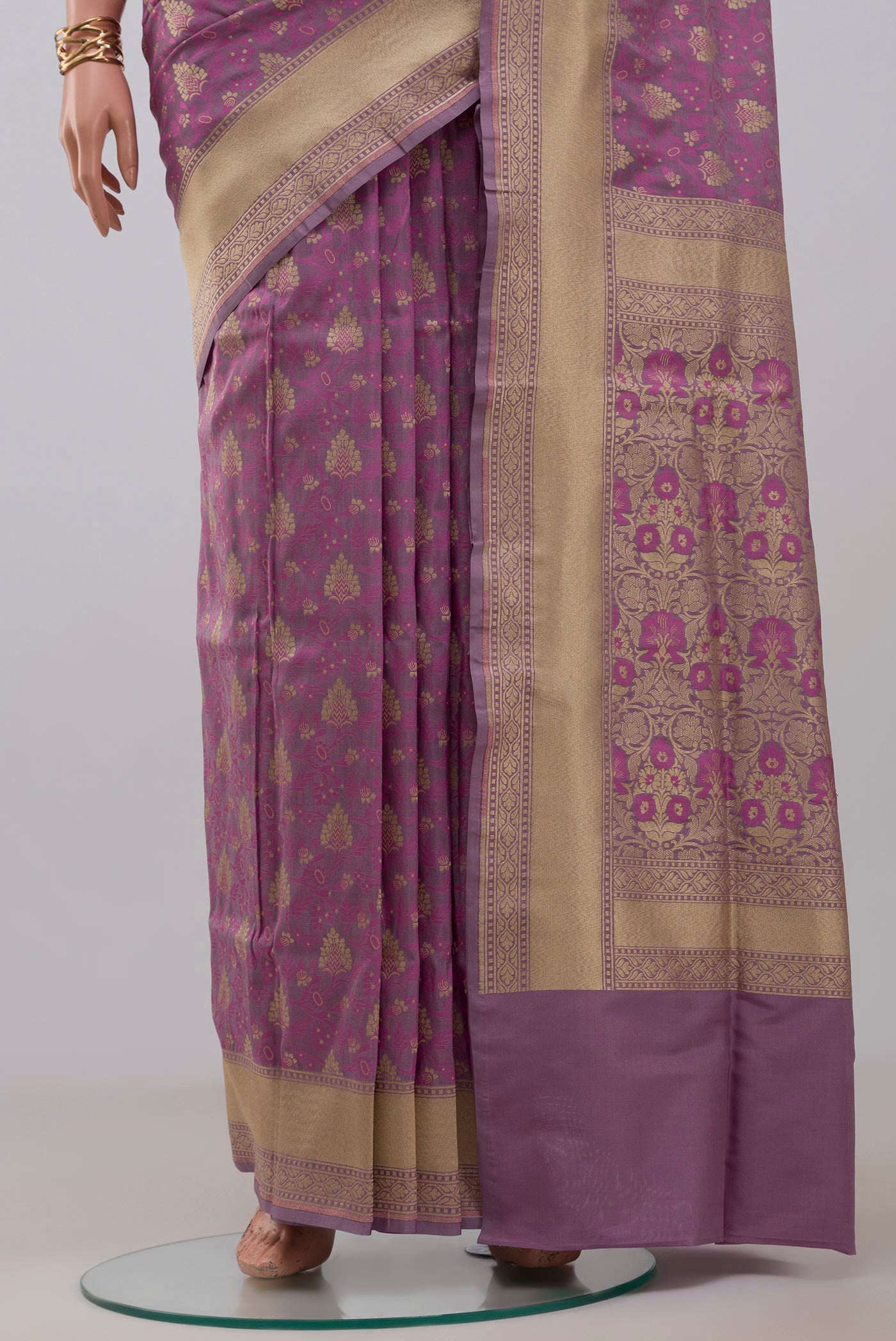Pleats and pallu of Lavender Banarasi Saree with Fancy on the body and Fancy Border. 