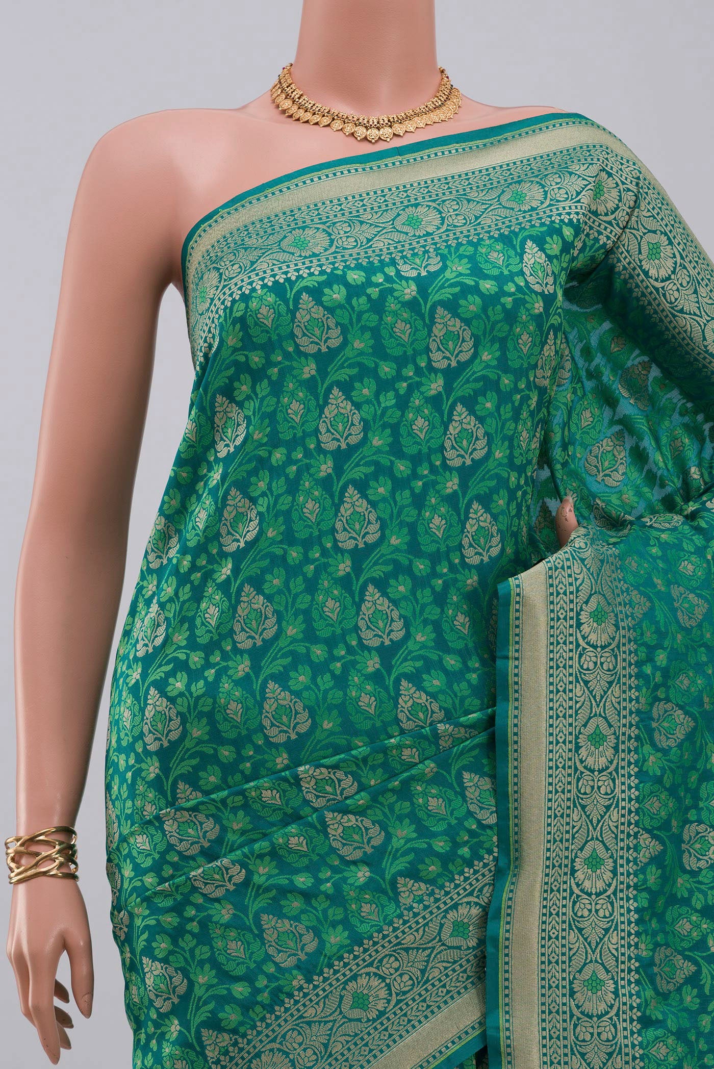 Border image of Green Banarasi Saree with Fancy on the body and Fancy Border. 