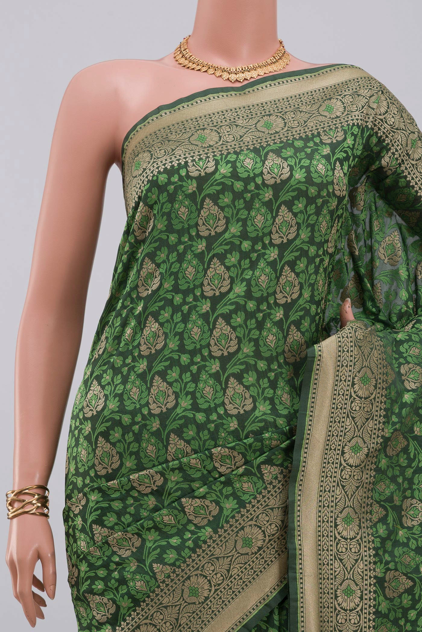 Border image of Green Banarasi Saree with Fancy on the body and Fancy Border. 