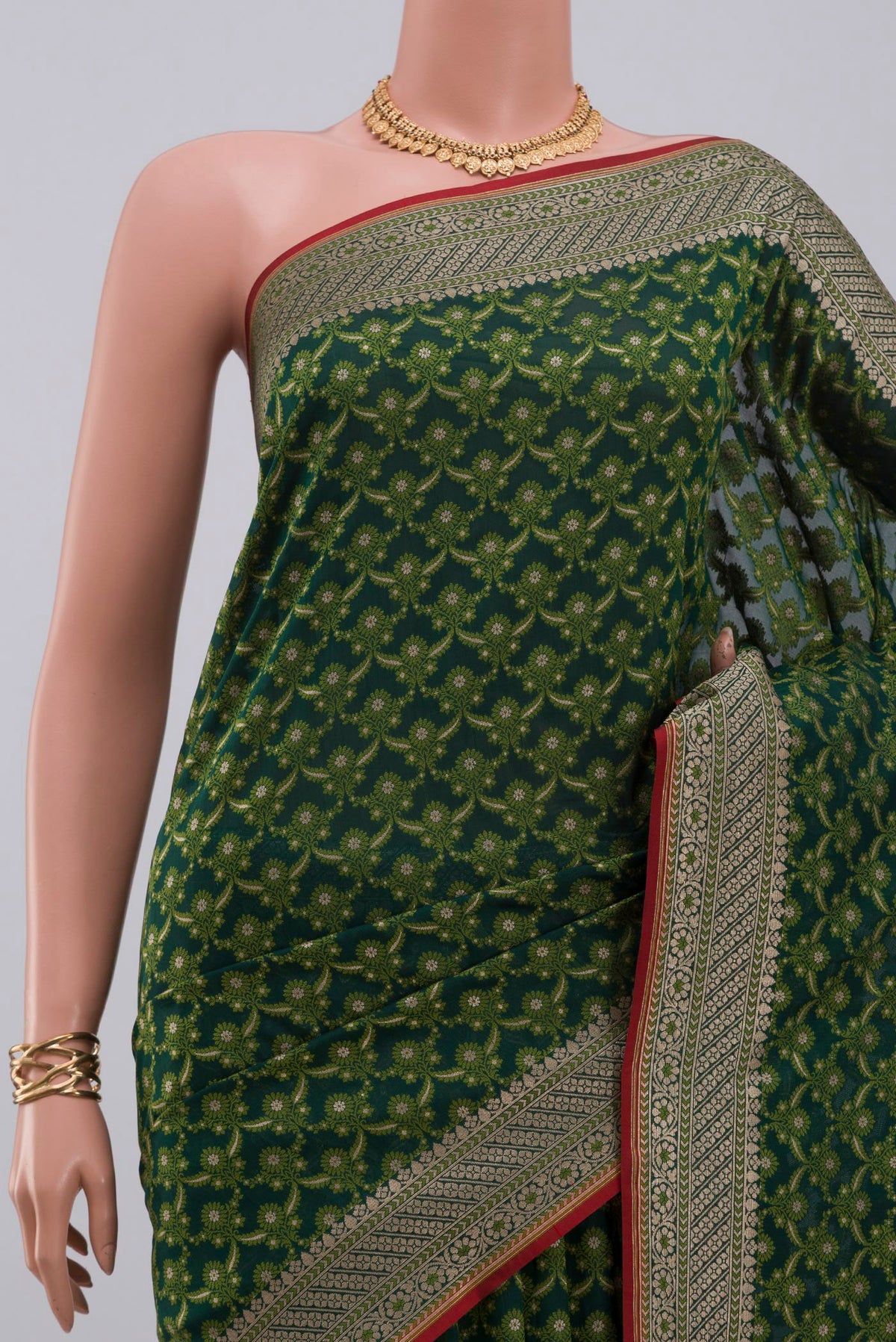 Border image of Green Banarasi Saree with Fancy on the body and Fancy Border. 
