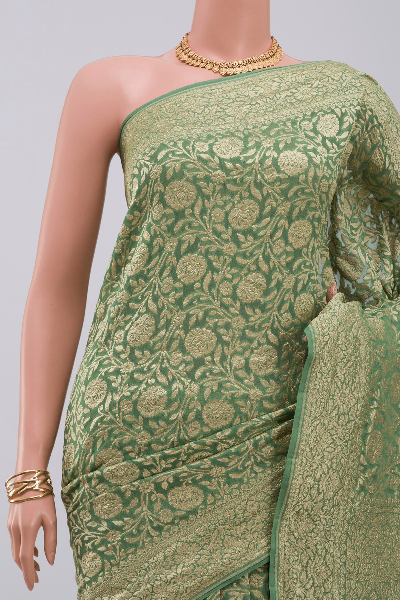 Border image of Green Georgette Saree with Fancy on the body and Zari Border. 