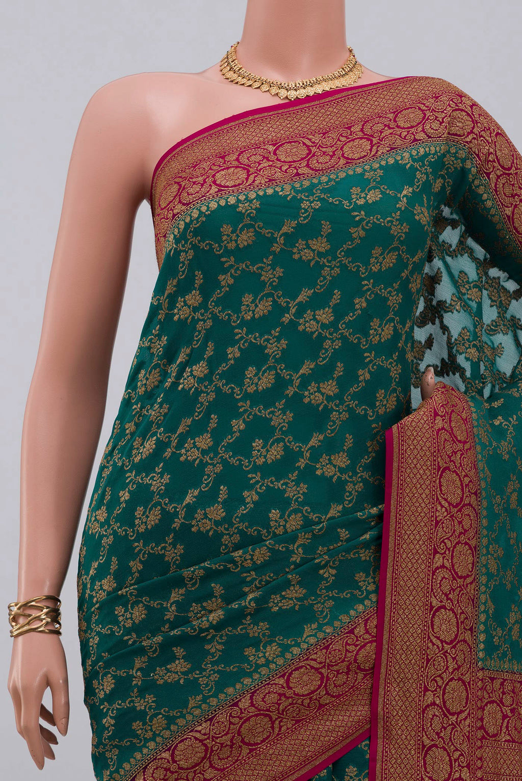 Border image of Green Georgette Saree with Fancy on the body and Fancy Border. 