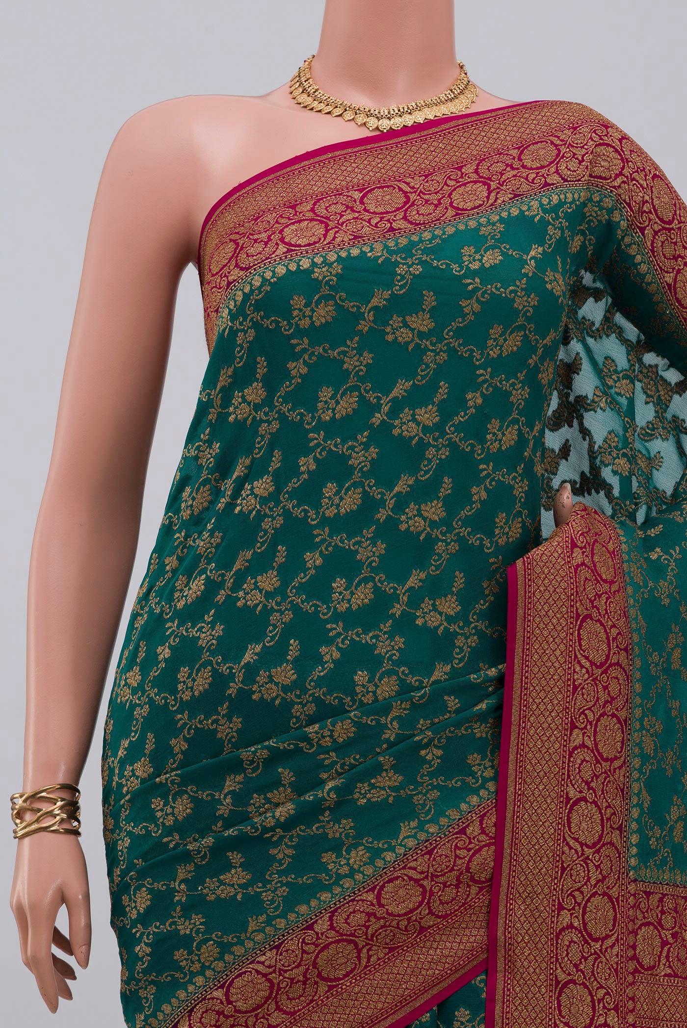 Border image of Green Georgette Saree with Fancy on the body and Fancy Border. 
