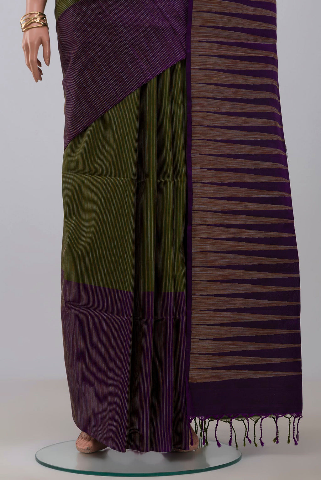 Pleats and pallu of Green Soft Silk Saree with Plain Body and Ganga Jamuna Border. 