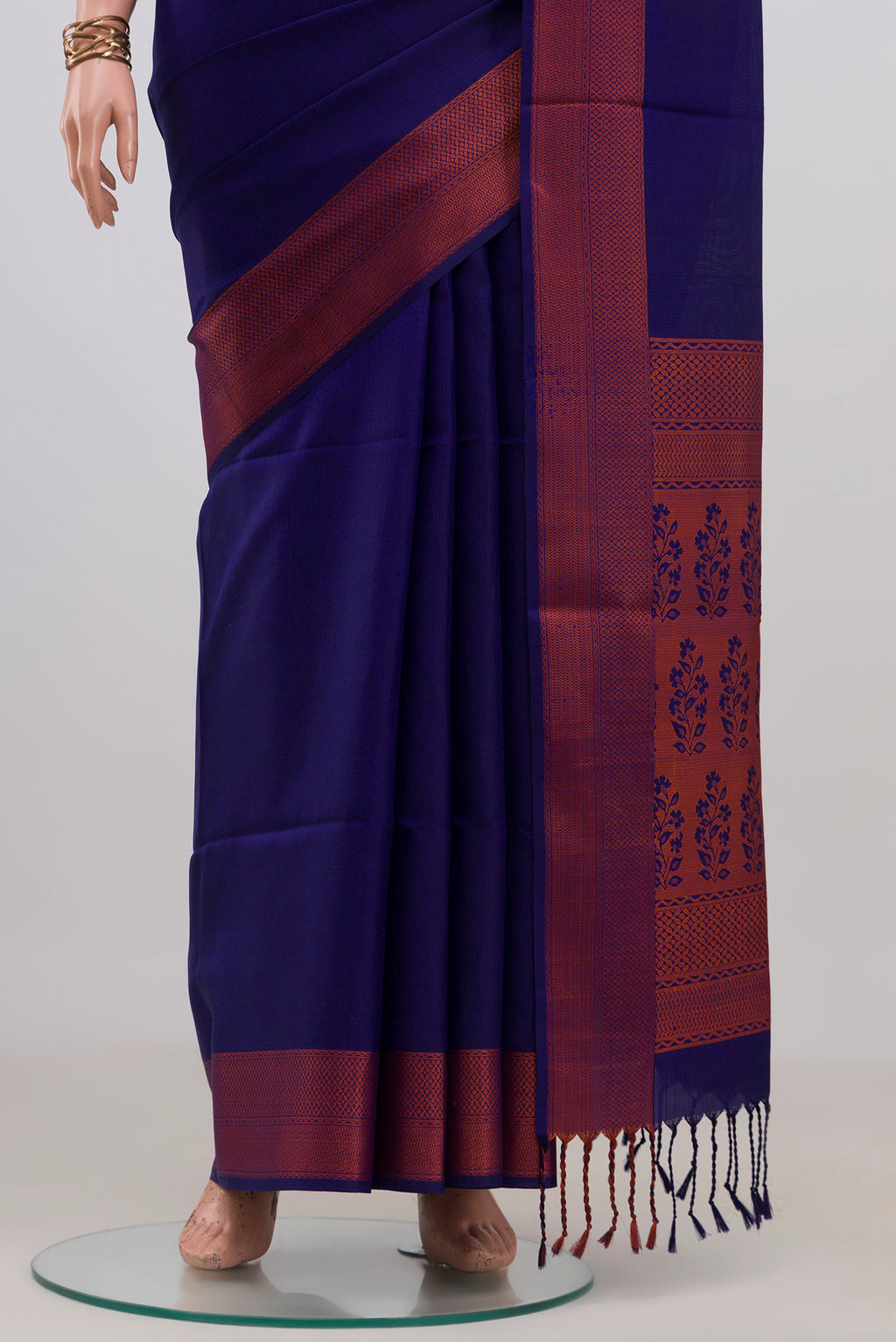 Pleats and pallu of Pure Silk Blue Soft Saree with Plain Body and Thread Border. 