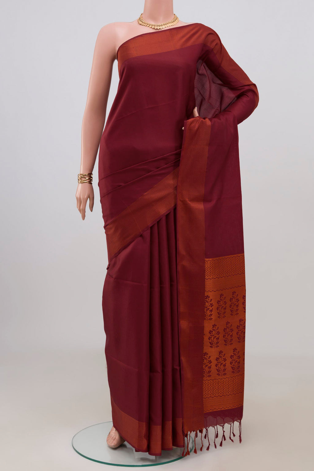 Maroon Soft Silk Saree with Plain Body and Thread Border.  displayed on a mannequin