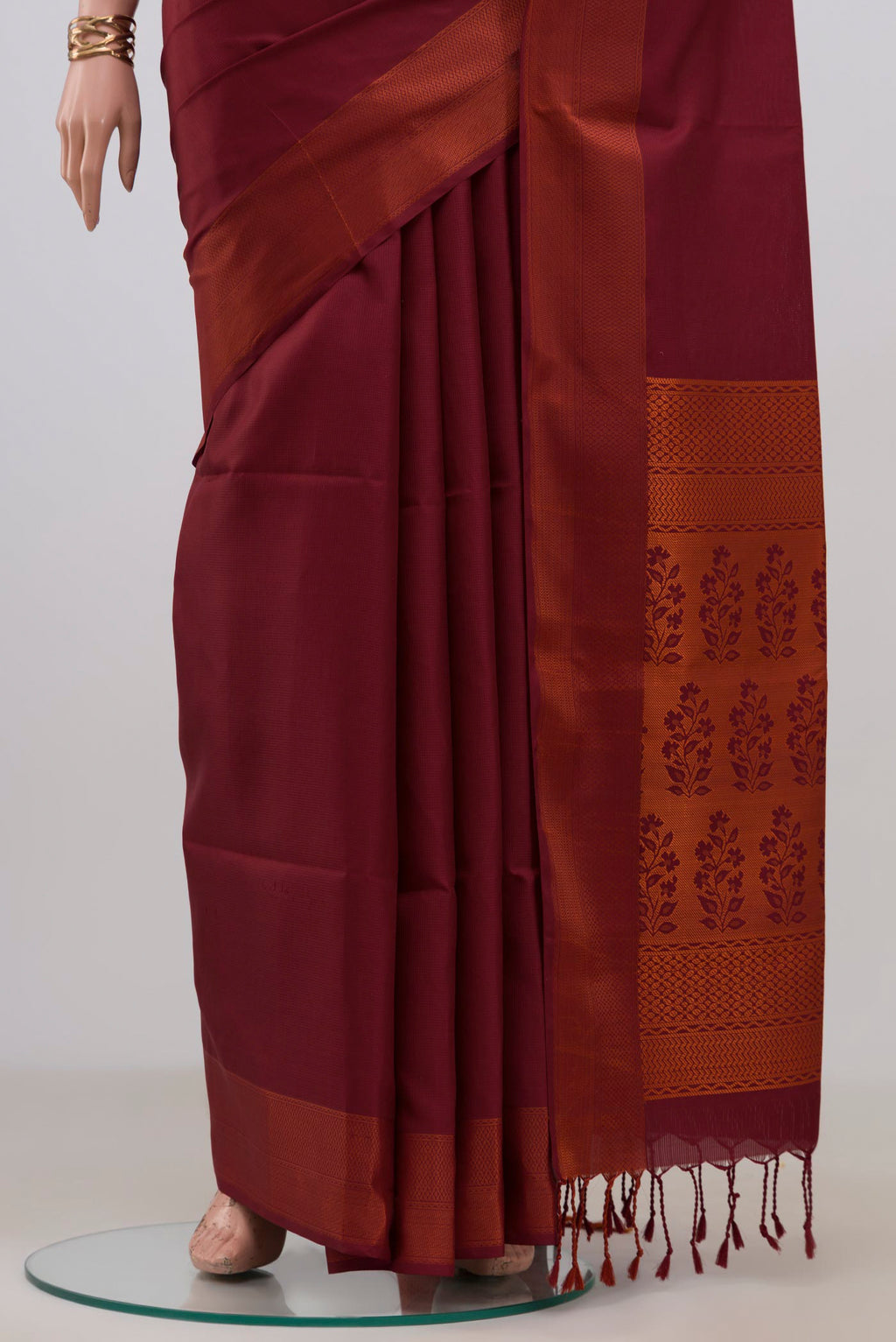 Pleats and pallu of Maroon Soft Silk Saree with Plain Body and Thread Border. 