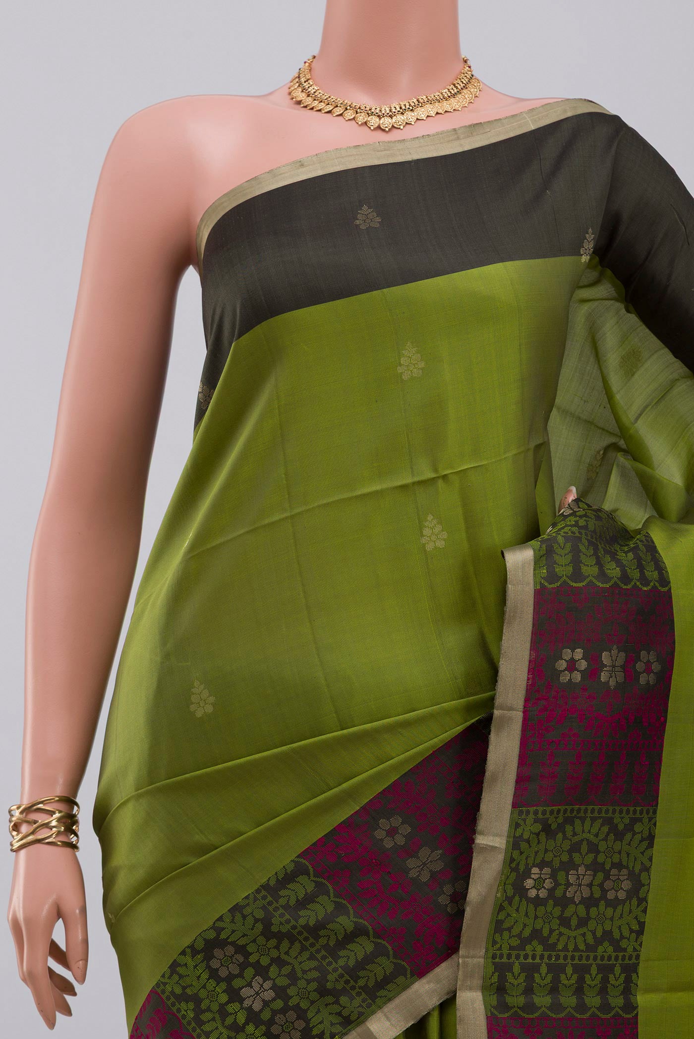 Border image of Light Green Soft Silk Saree with Zari Butta on the body and Thread Border. 
