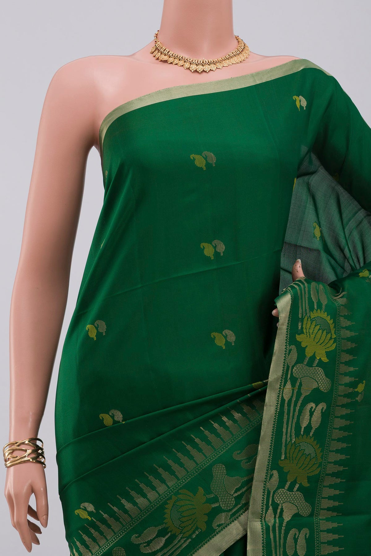 Border image of Green Soft Silk Saree with Zari And Thread Butta on the body and Thin Zari Line. 
