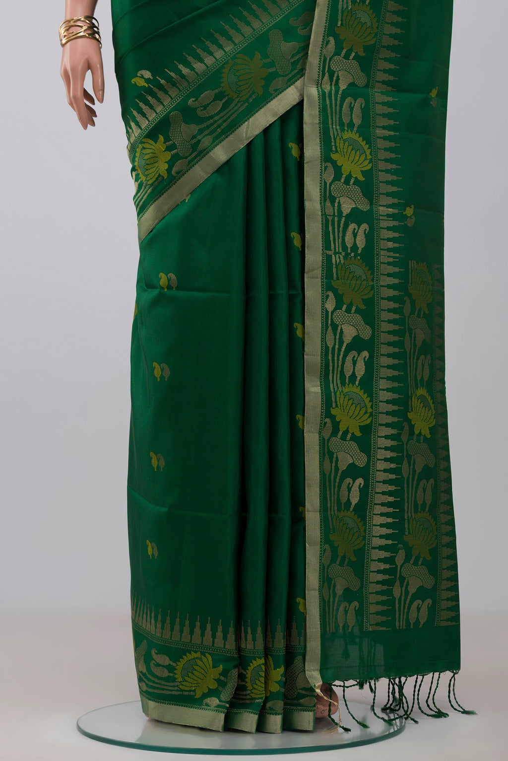 Pleats and pallu of Green Soft Silk Saree with Zari And Thread Butta on the body and Thin Zari Line. 