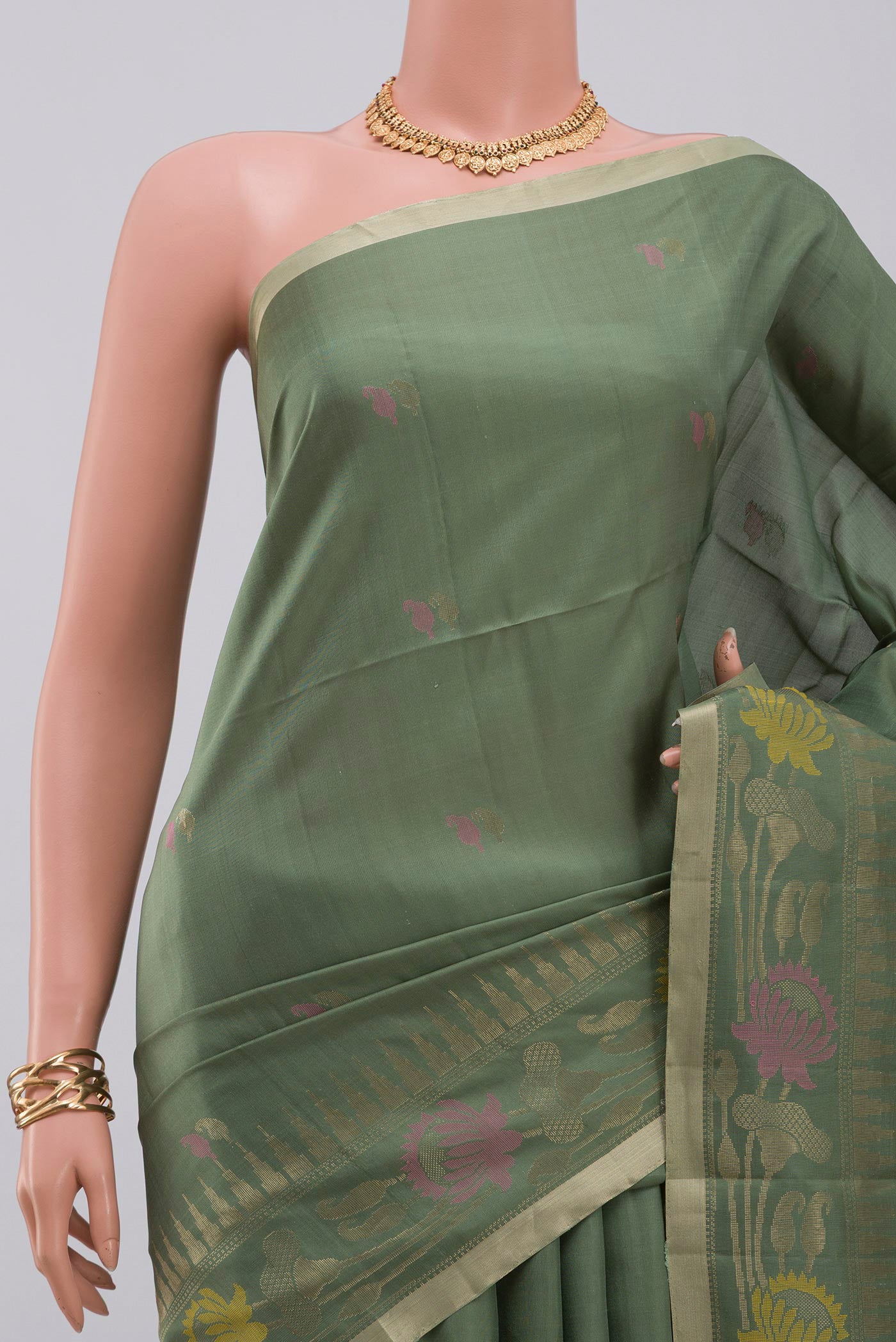 Border image of Green Soft Silk Saree with Zari And Thread Butta on the body and Fancy Border. 