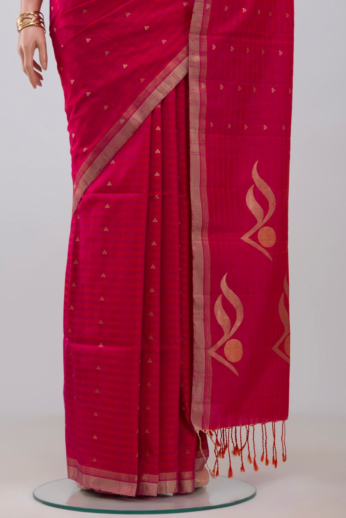Pleats and pallu of Pink Soft Silk Saree with Zari Butta on the body and Thin Zari Line. 