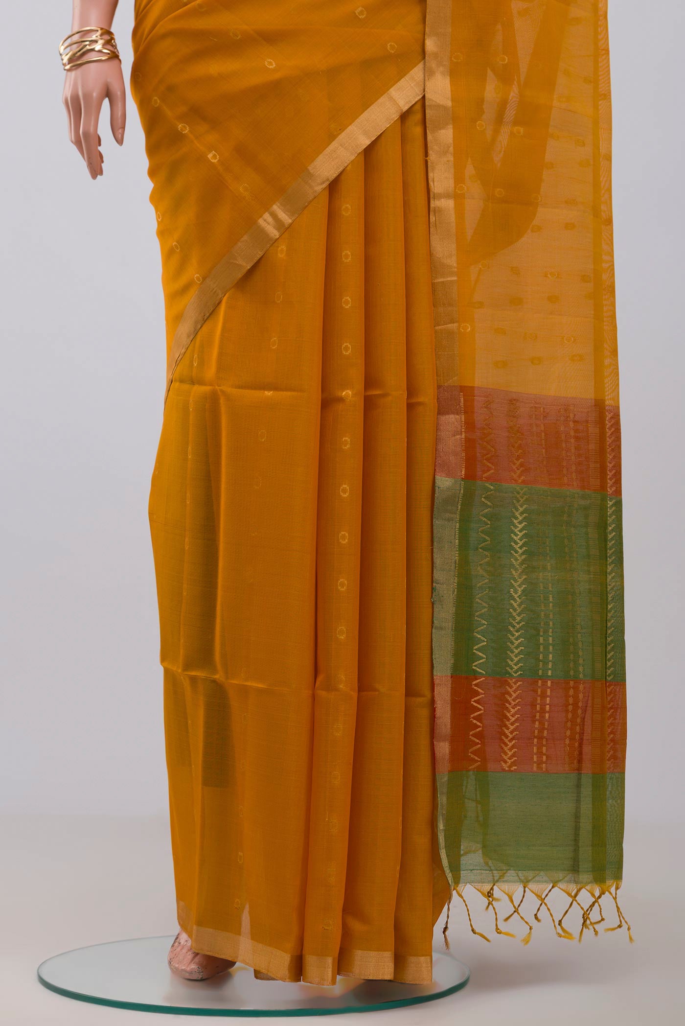 Pleats and pallu of Yellow Silk Cotton Saree with Zari Butta on the body and Thin Zari Line. 
