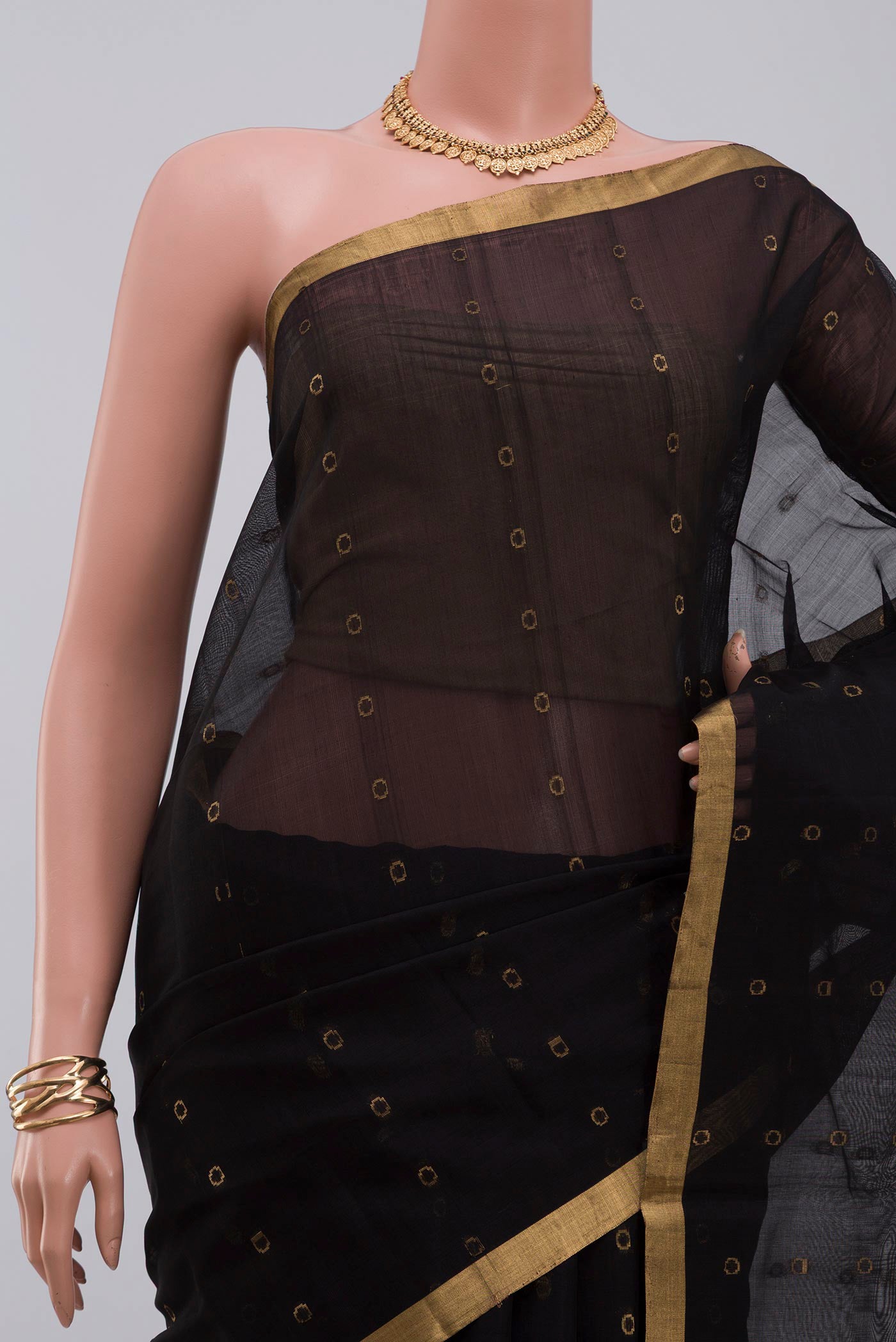 Border image of Black Silk Cotton Saree with Zari Butta on the body and Thin Zari Line. 