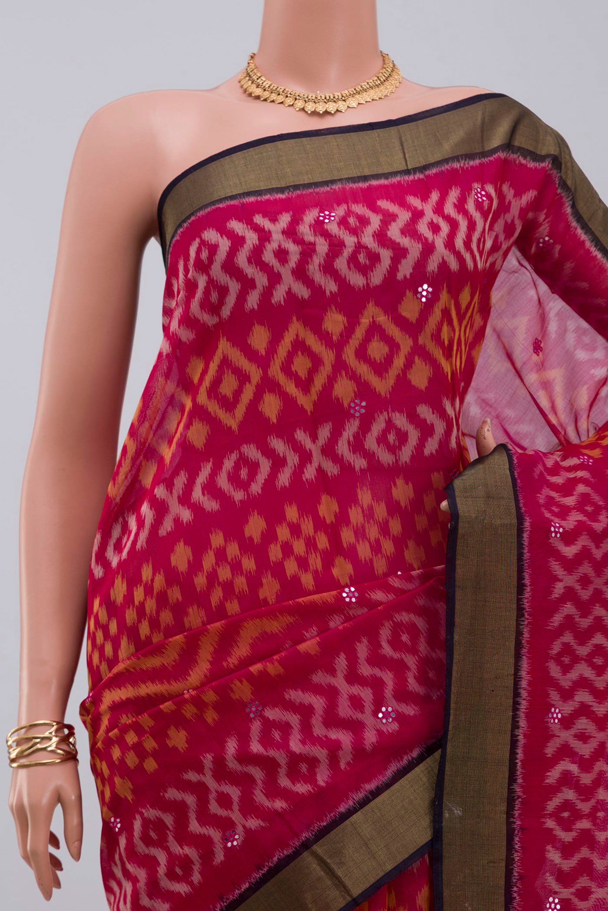 Border image of Pink Silk Cotton Saree with Ikat design on the body and Zari Border. 