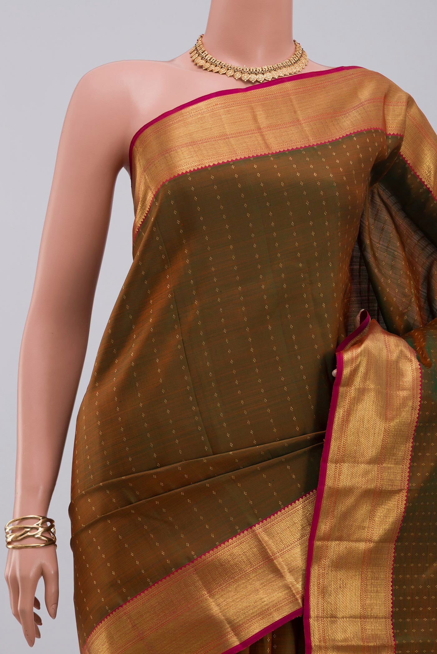Border image of Pure Silk Pure Zari Green Kanjivaram Saree with Zari Butta on the body and Zari Border. 