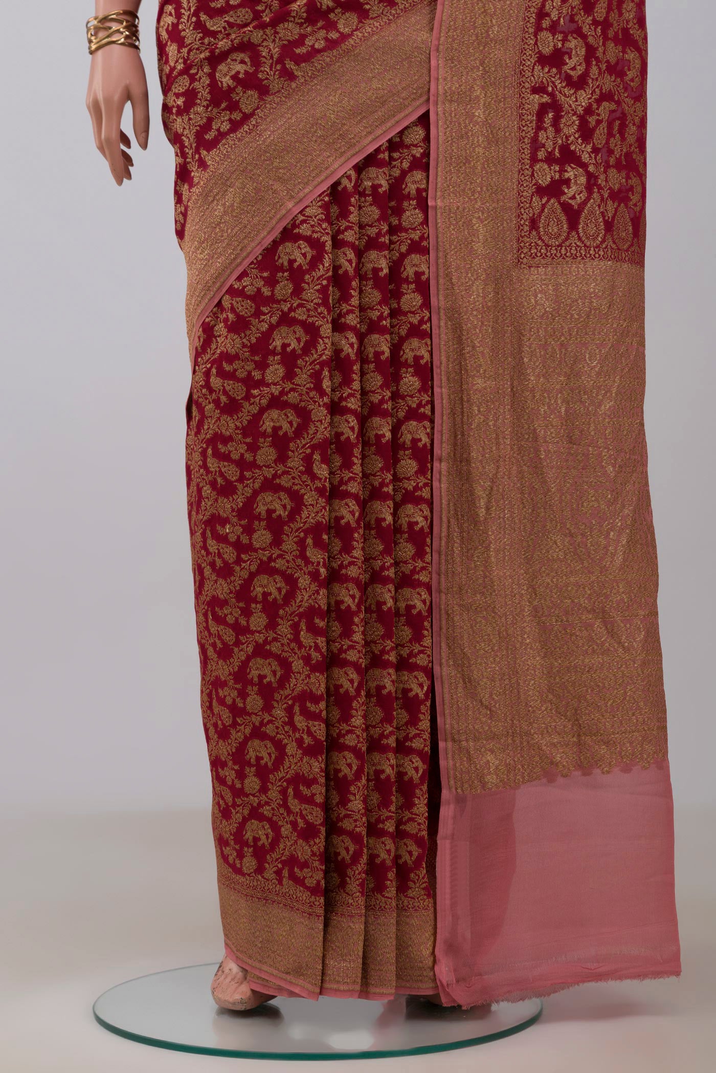 Pleats and pallu of Maroon Banarasi Georgette Saree with Zari Brocade on the body and Zig Zag Border. 