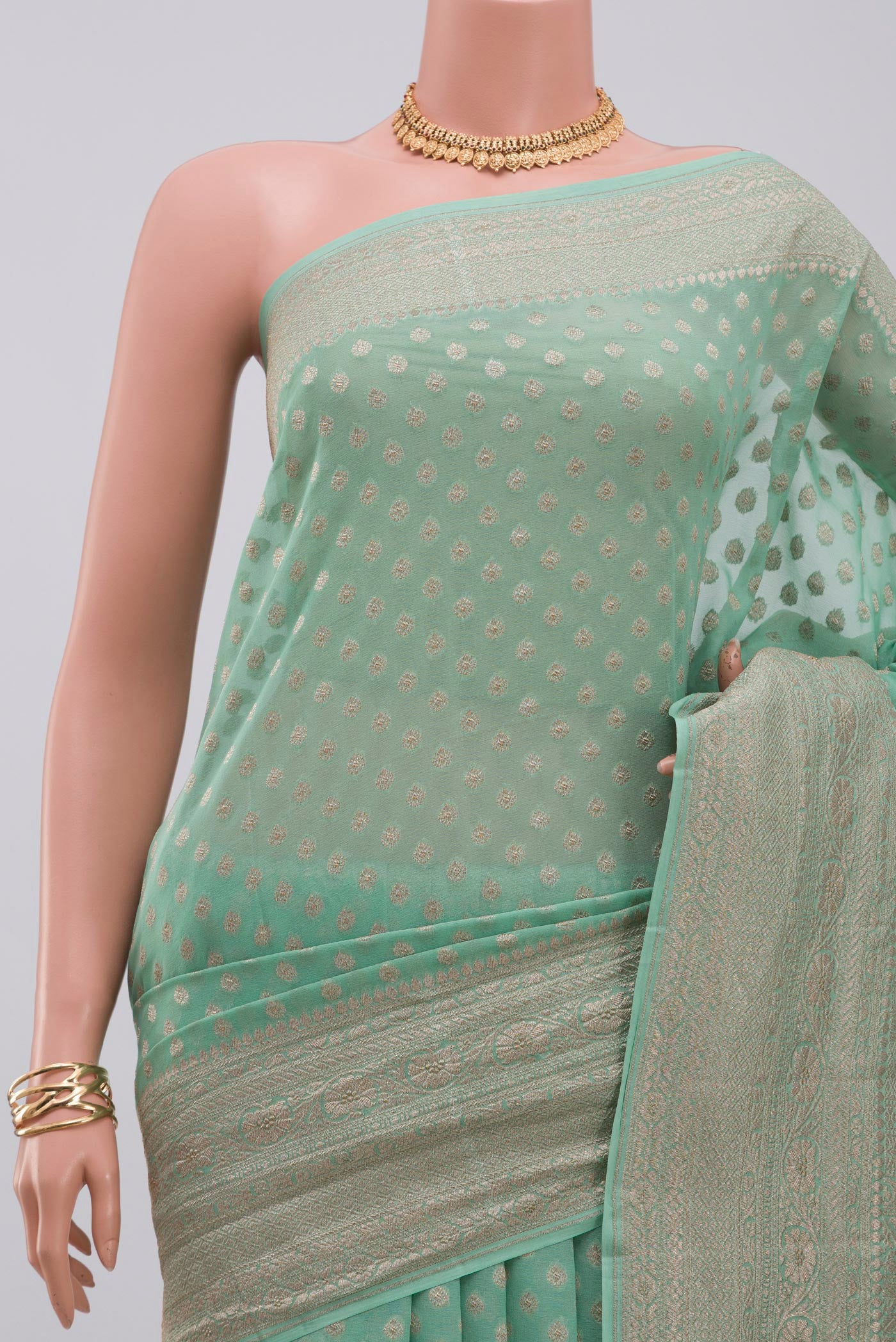 Border image of Pista Green Georgette Saree with Fancy on the body and Zari Border. 