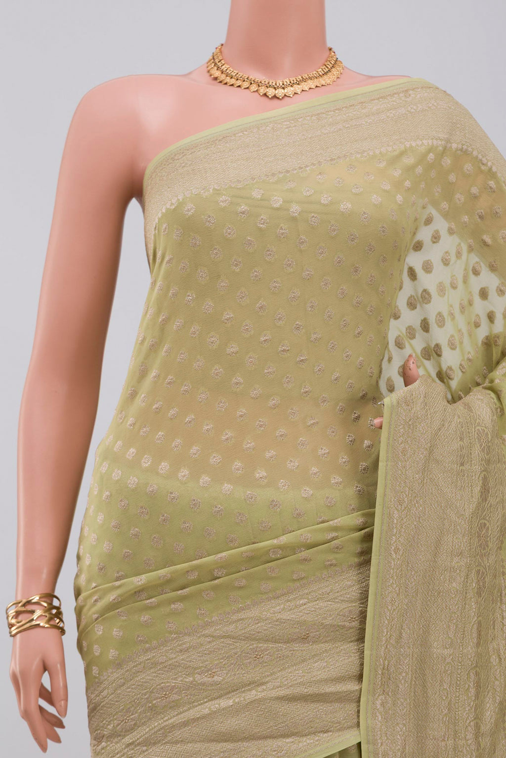 Border image of Green Georgette Saree with Fancy on the body and Zari Border. 