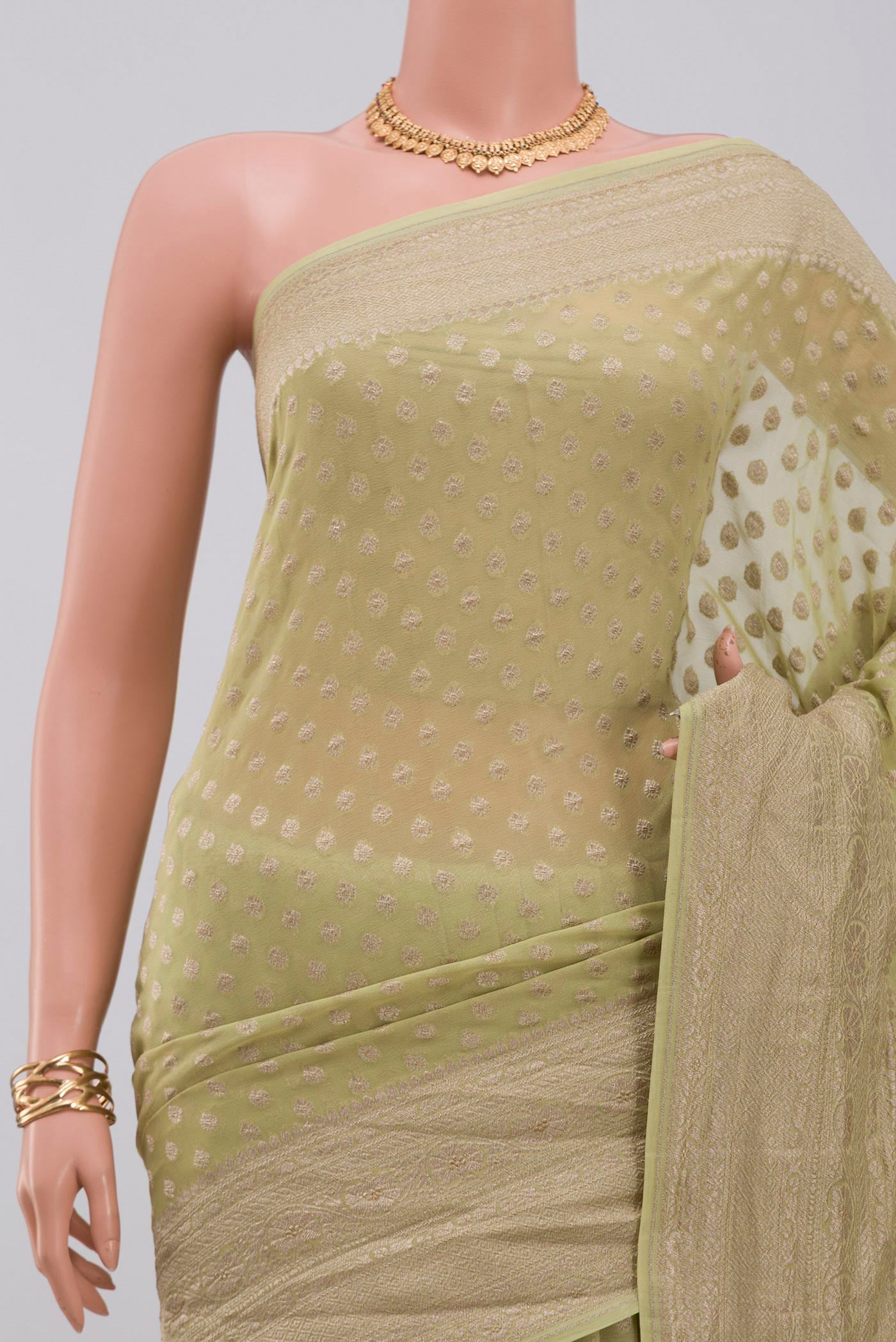 Border image of Green Georgette Saree with Fancy on the body and Zari Border. 