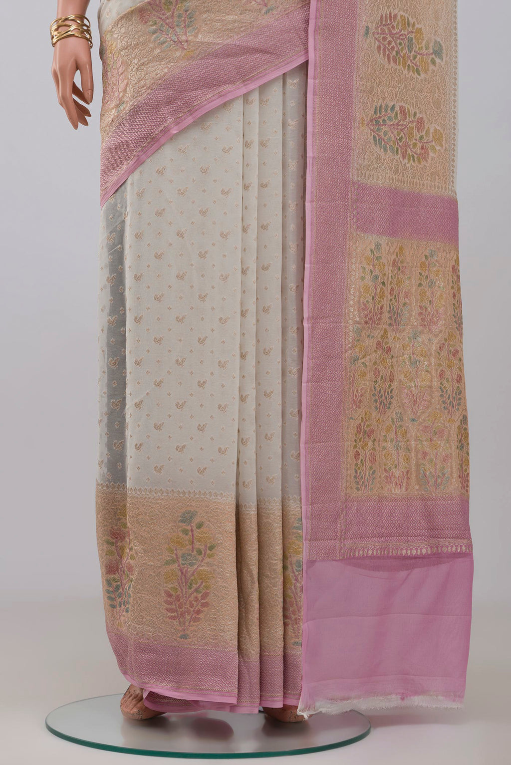 Pleats and pallu of White Georgette Saree with Fancy on the body and Fancy Border. 