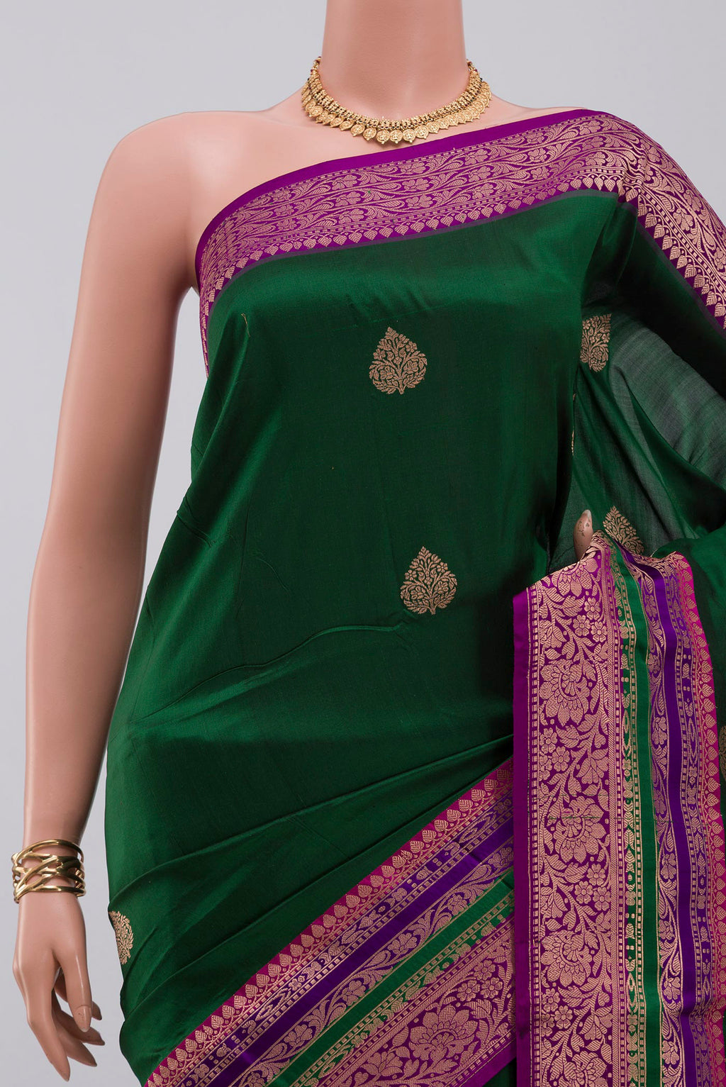 Border image of Green Banarasi Katan Silk Saree with Zari Butta on the body and Fancy Border. 