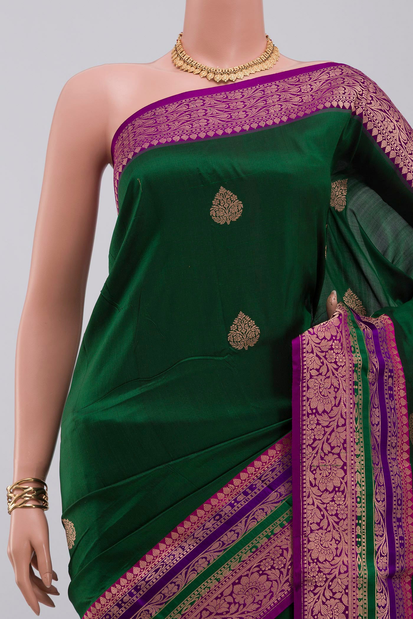 Border image of Green Banarasi Katan Silk Saree with Zari Butta on the body and Fancy Border. 