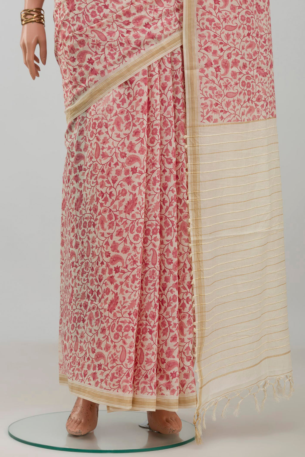 Pleats and pallu of Cream Tussar Silk Saree with Printed design on the body and Thin Zari Line. 