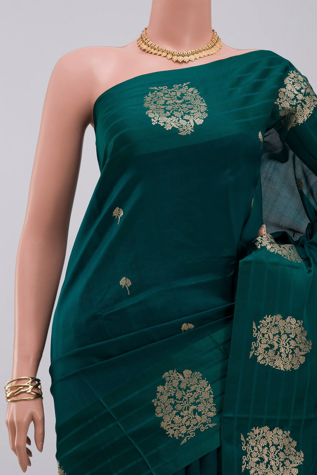 Border image of Green Banarasi Katan Silk Saree with Zari Butta on the body and Fancy Border. 