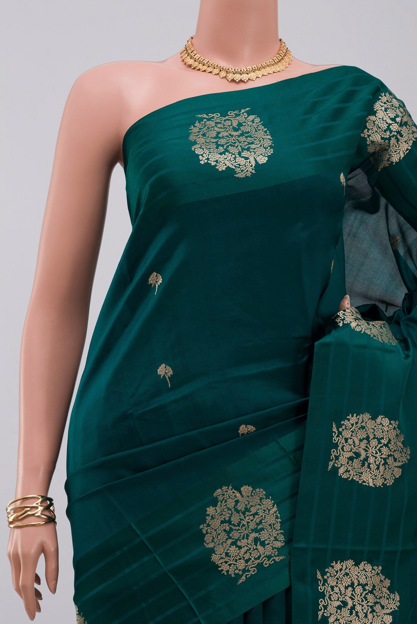 Border image of Green Banarasi Katan Silk Saree with Zari Butta on the body and Fancy Border. 