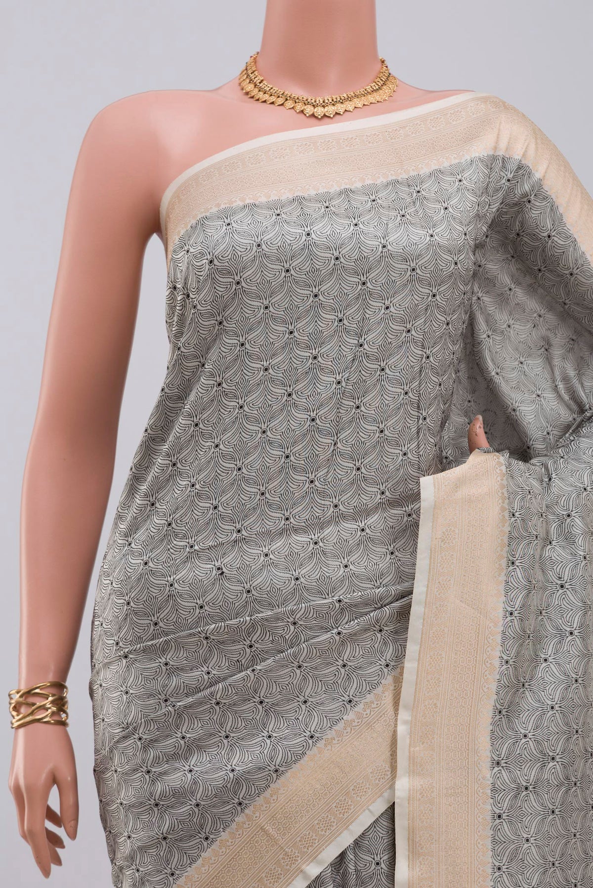 Border image of Cream Banarasi Katan Silk Saree with Jacquard design on the body and Zari Border. 