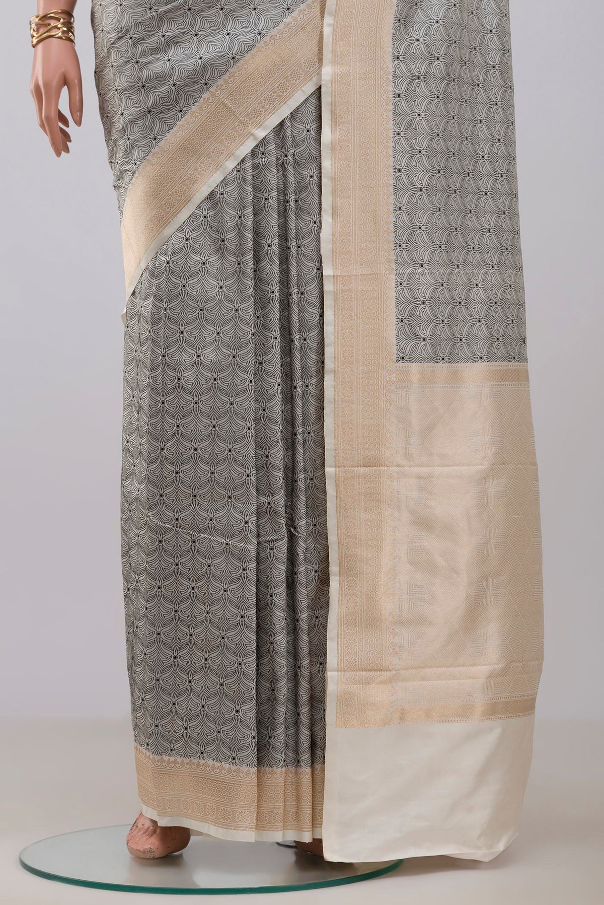 Pleats and pallu of Cream Banarasi Katan Silk Saree with Jacquard design on the body and Zari Border. 