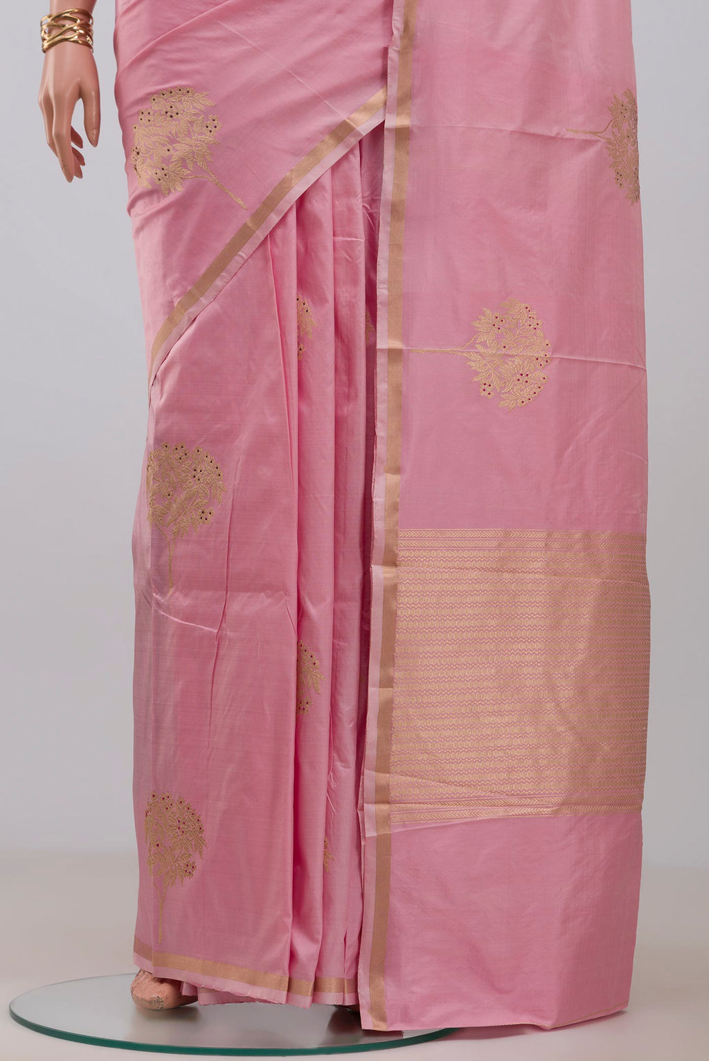 Pleats and pallu of Pink Banarasi Katan Silk Saree with Zari Butta on the body and Thin Zari Line. 