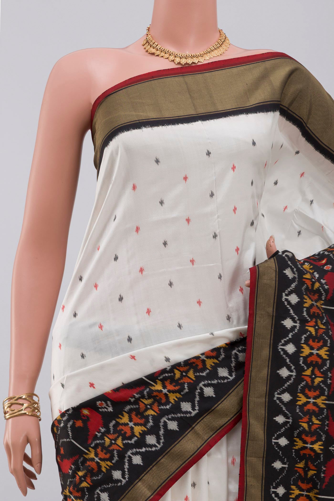 Border image of White Pochampally Saree with Ikat Print on the body and Ikat Border. 