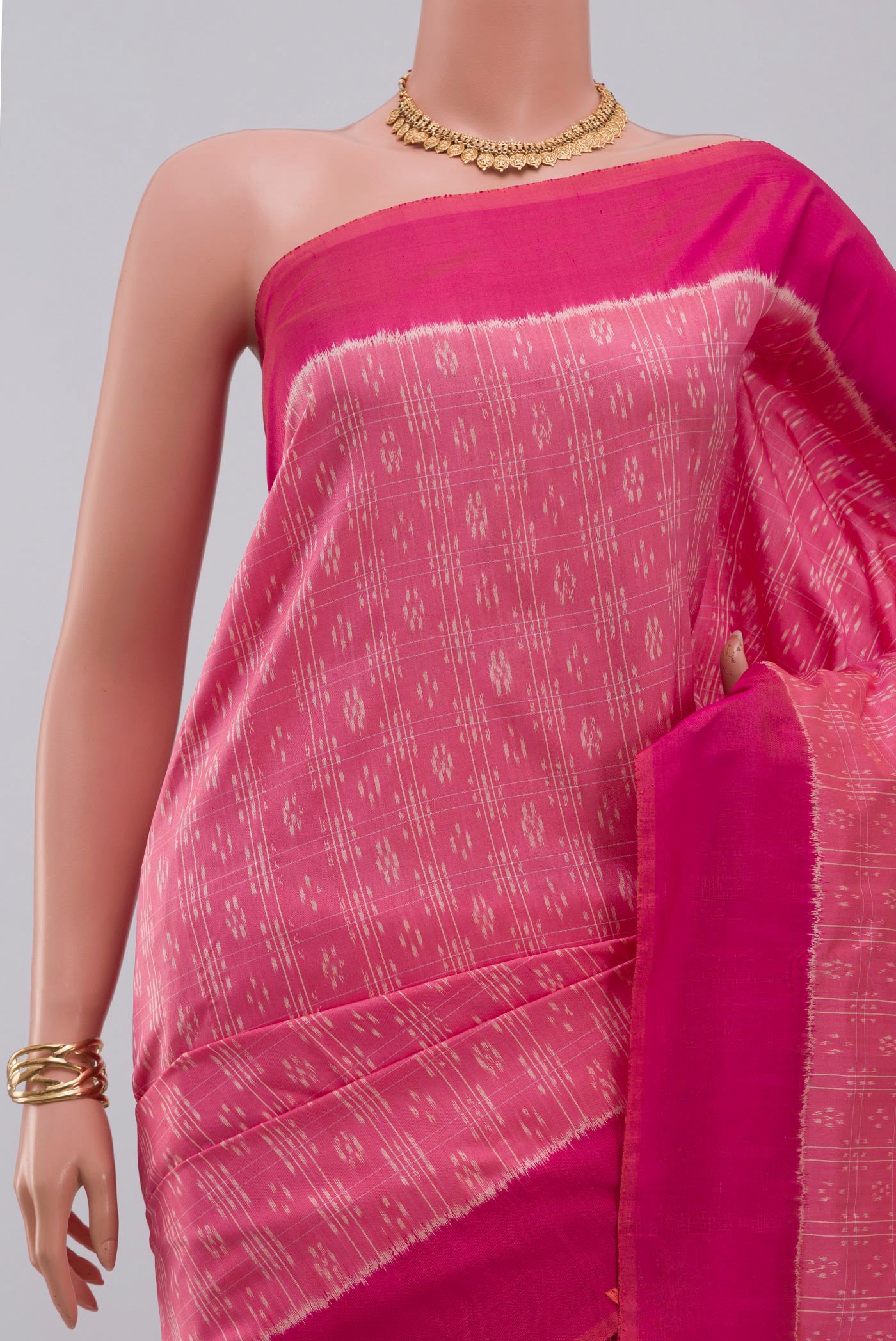 Border image of Pink Pochampally Saree with Ikat Print on the body and Plain Border. 