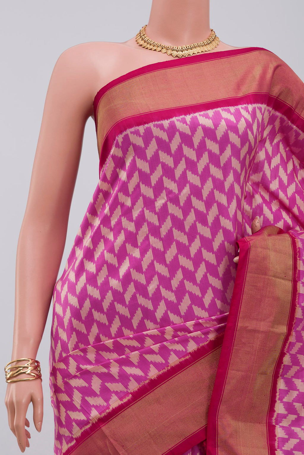 Border image of Pink Pochampally Silk Saree with Ikat design on the body and Zari Border. 