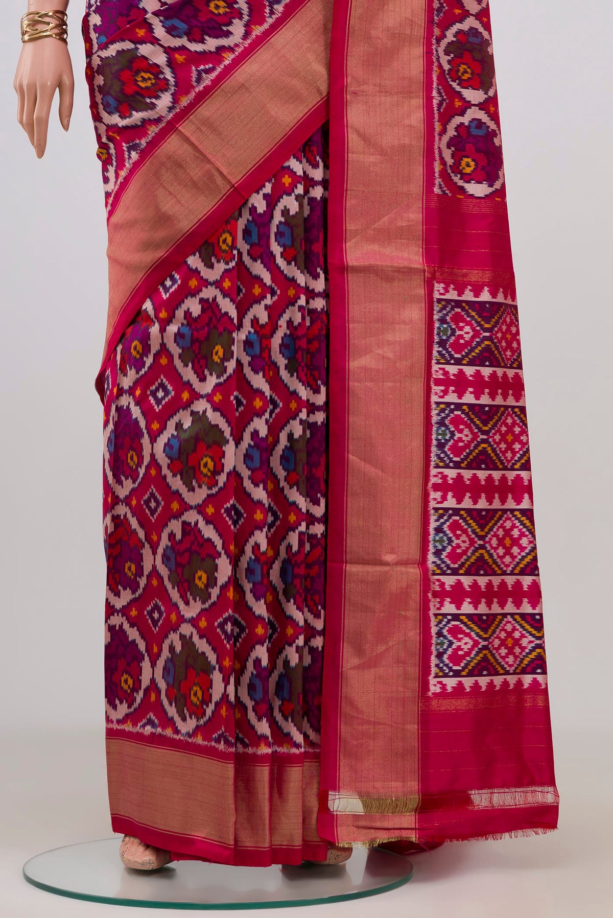 Pleats and pallu of Pink Pochampally Saree with Ikat design on the body and Zari Border. 