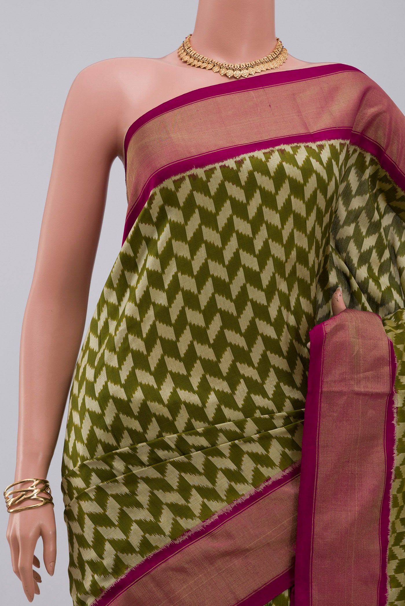 Border image of Green Pochampally Silk Saree with Ikat design on the body and Zari Border. 